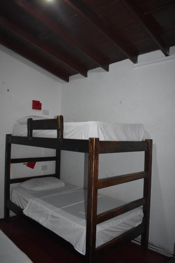 Esmed Hostel Меделин Екстериор снимка