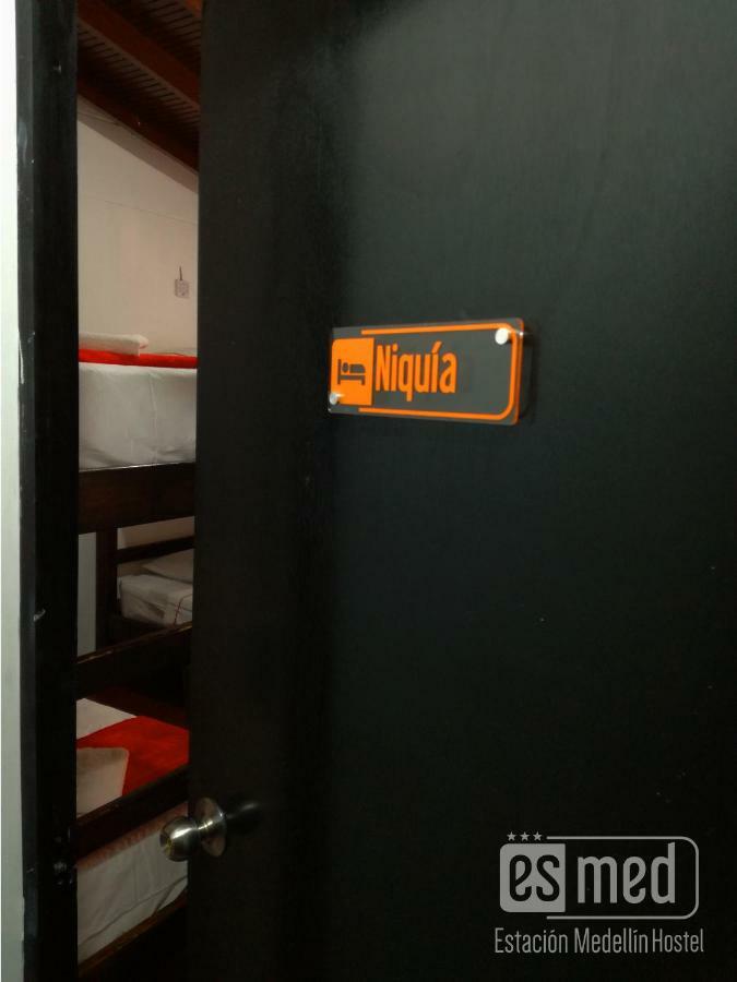 Esmed Hostel Меделин Екстериор снимка